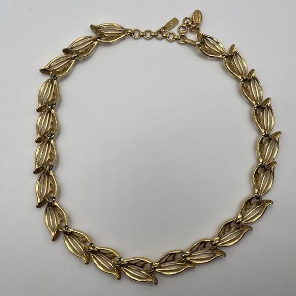 Vintage Monet Gold Tone Etche Leaf Chain Choker Necklace - Picture 2 of 10